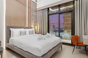 Chic Studio with Balcony at Westwood Grande